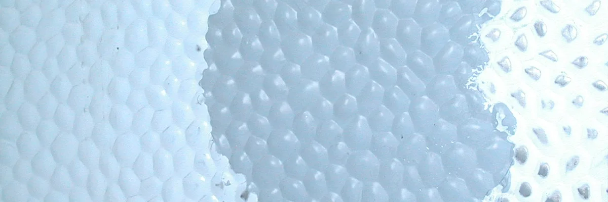 Das Loch im Wohnwagen wird mit der Form gefüllt